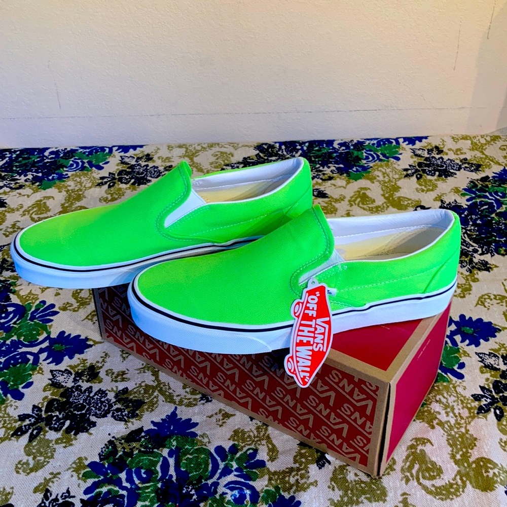 VANS CLASSIC SLIP-ON NWT NEON GREEN GECKOS